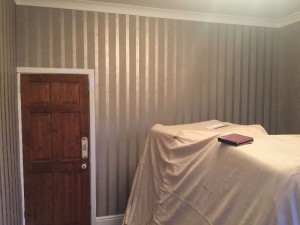 Living room walls after applying wallpaper.