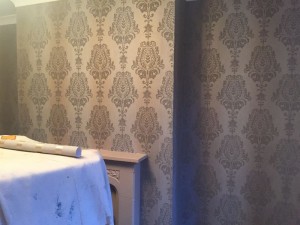Living room walls after applying wallpaper.